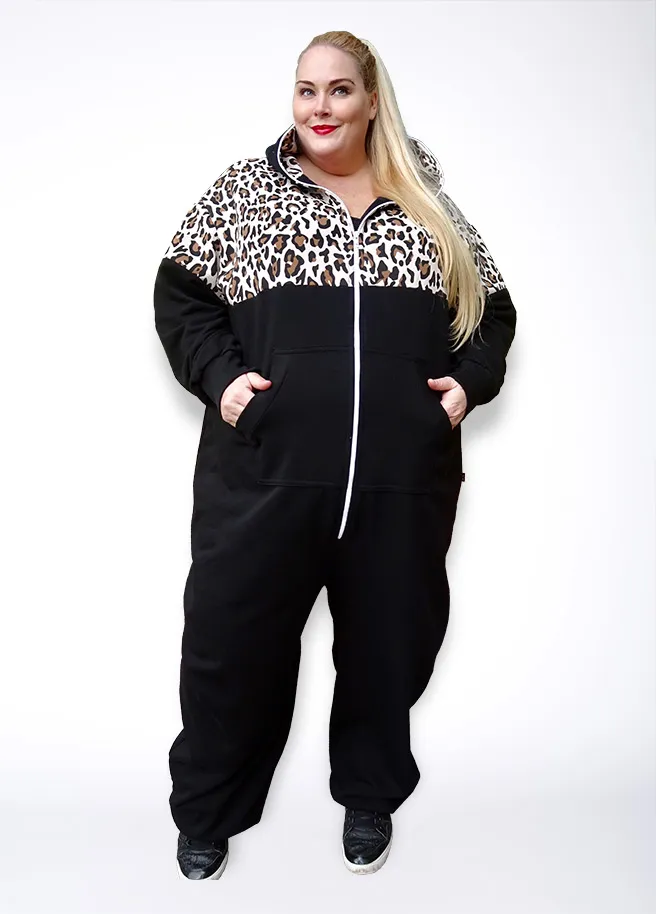Plus Size Sofa Killer Luipaard onesie